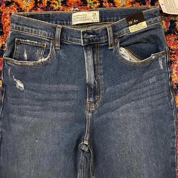 NWT Abercrombie and Fitch 90’s Straight Leg Jeans - Picture 2 of 5